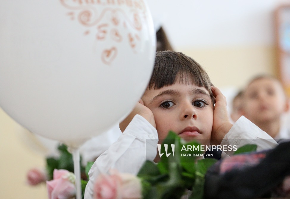Главные герои 1 сентября в Ереване-13