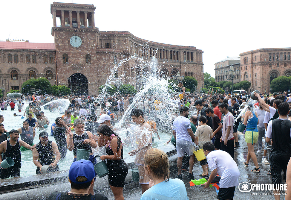 Ереван празднует Вардавар-0