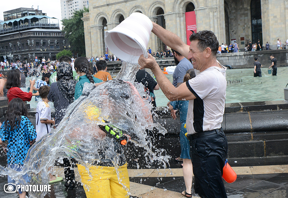 Ереван празднует Вардавар-1