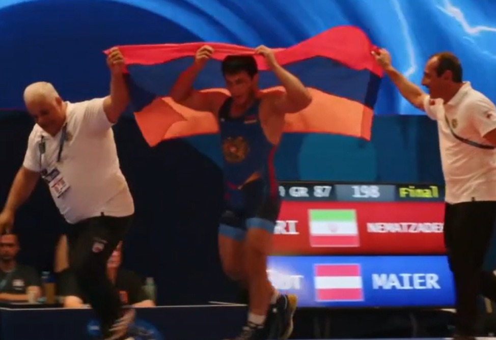 Самвел Тертерян одержал победу над азербайджанским борцом и стал чемпионом мира U20 (ВИДЕО)