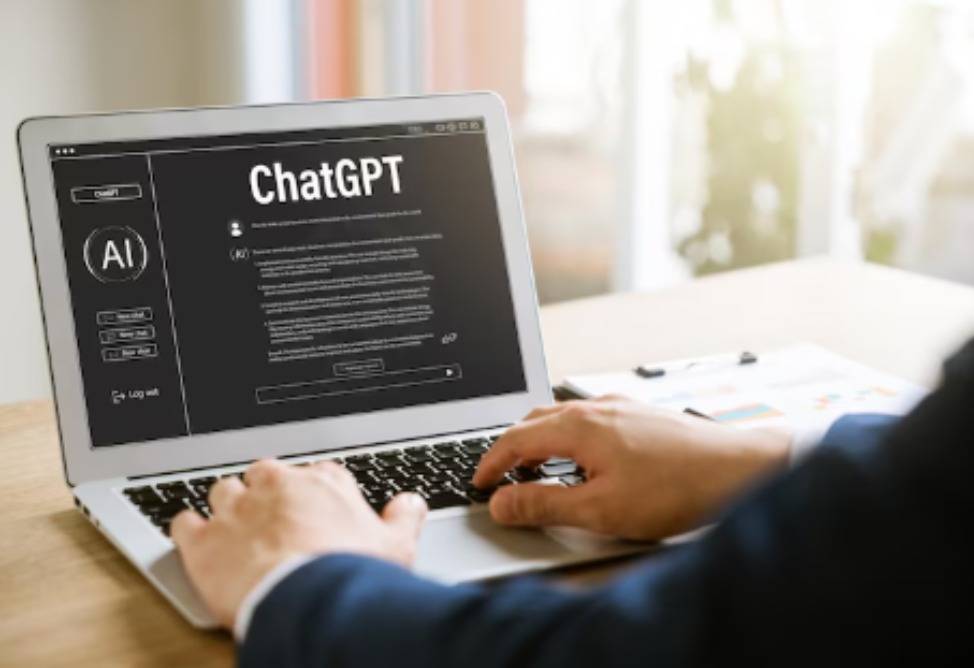 ChatGPT будет по-разному отвечать взрослым и подросткам: какие правила ввела OpenAI