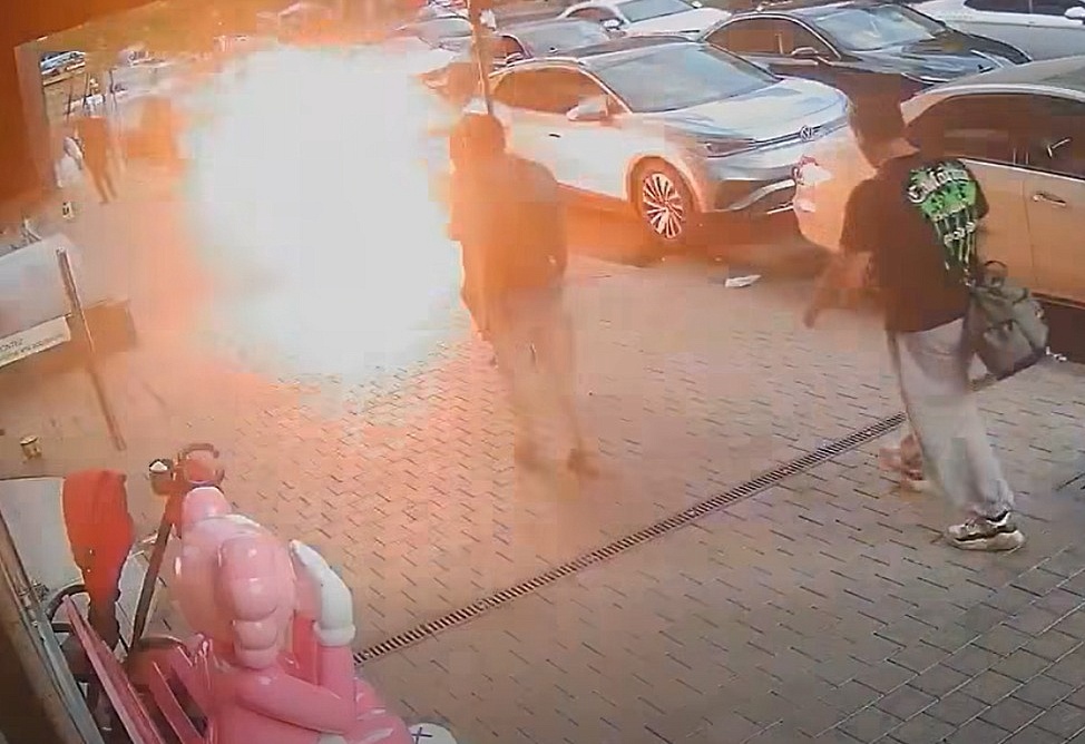 Авария на подземном электрокабеле произошла в центре Еревана (ВИДЕО) 